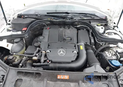 2013 Mercedes-Benz C 250 z USA, uszkodzony, nr VIN WDDGJ4HB4DF968846